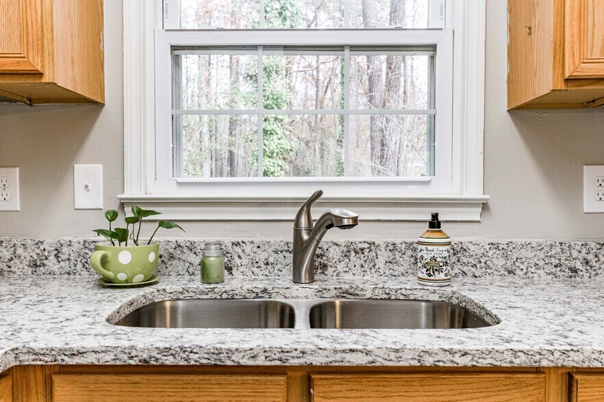 Building Photo - 4704 Blue Bird Court