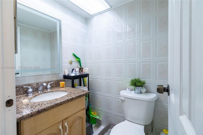 Building Photo - 250 174th St