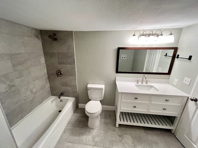 Building Photo - Beautifully Remodeled 3 Bedroom, 2 Bathroo...
