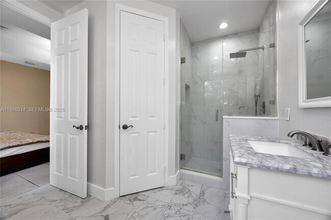 Building Photo - 16000 SW 91st Ct