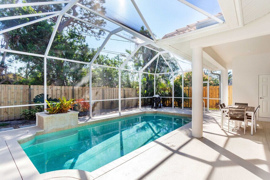 Building Photo - 828 110th Ave N