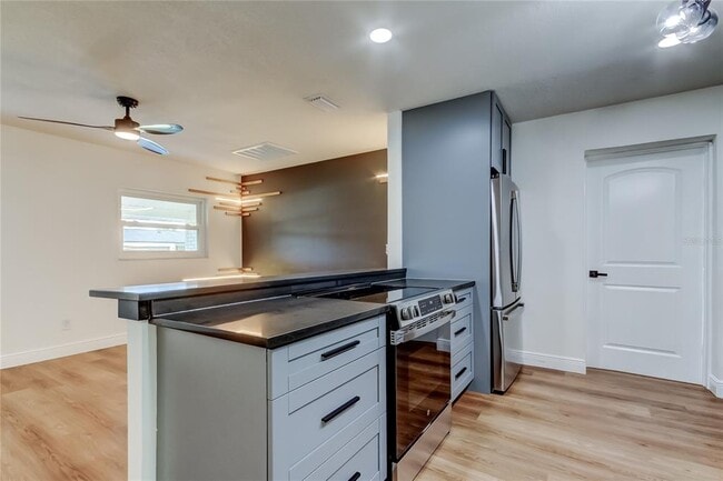 Building Photo - 8722 Elmwood Ln