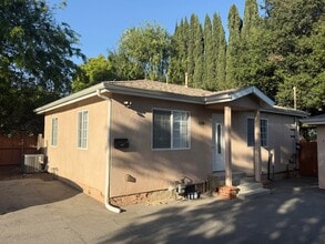 Building Photo - 154 S Grand Oaks Ave