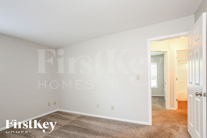 Building Photo - 557 E Pine Ridge Dr