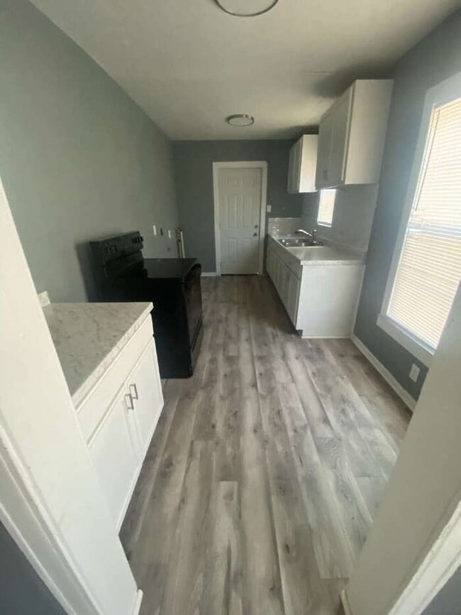 Building Photo - 2310 W 25th Ave