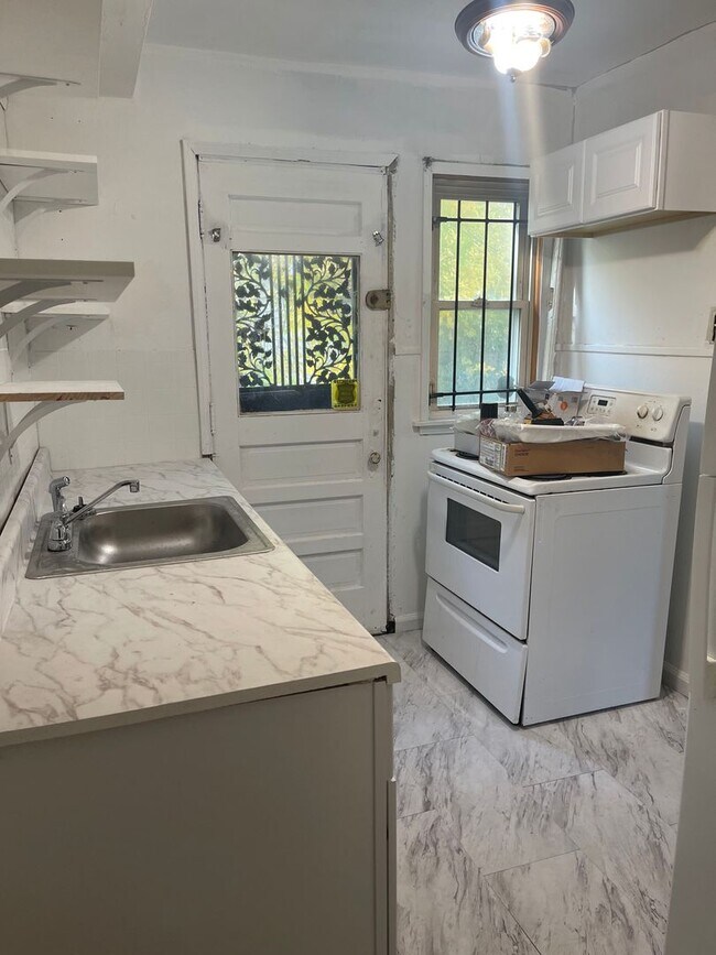 Building Photo - Meyers Duplex in c/o Jerry Butler