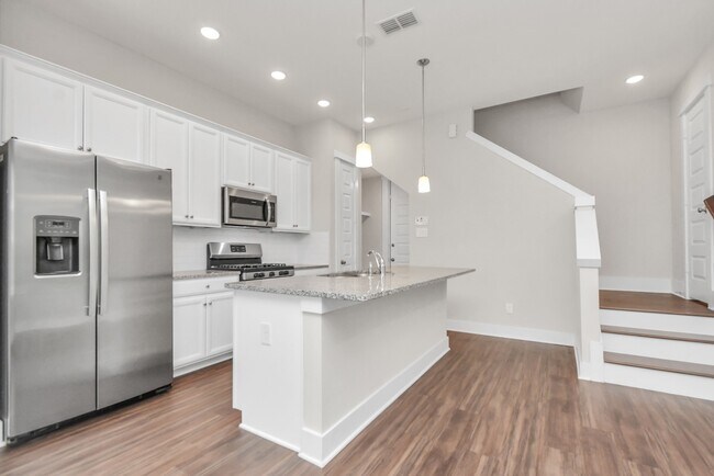 Building Photo - 731 Strawberry Pines Ct