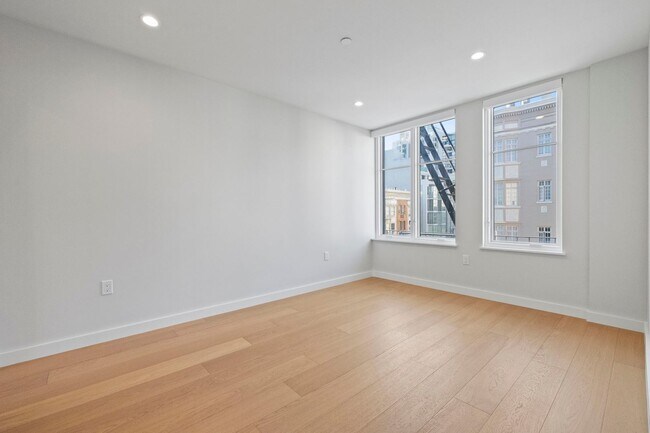 Building Photo - 693 Sutter St