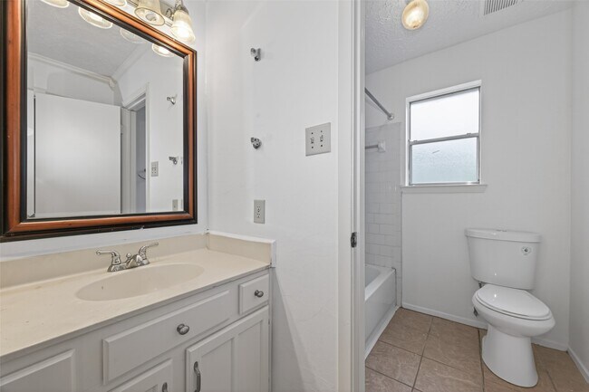 Building Photo - 13908 Cravenridge Dr