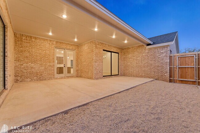 Building Photo - High End Luxury Home!