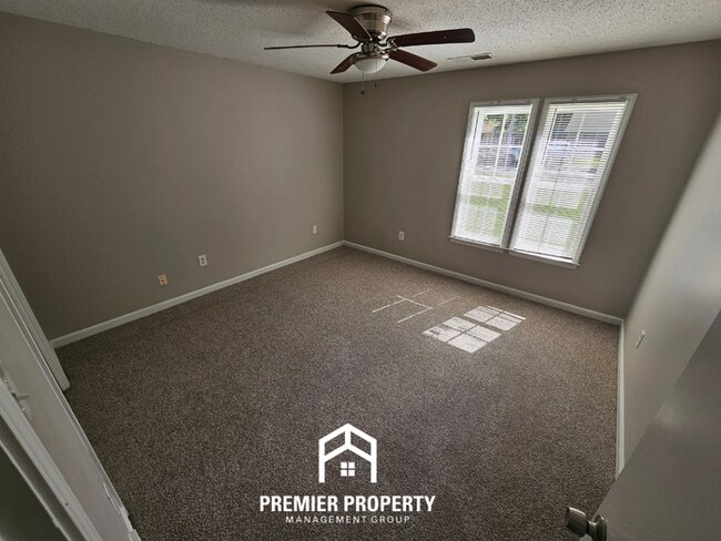 Building Photo - Spacious 3BR/2BA in 38115 | Soaring Ceilings & Floor-to-Ceiling Fireplace