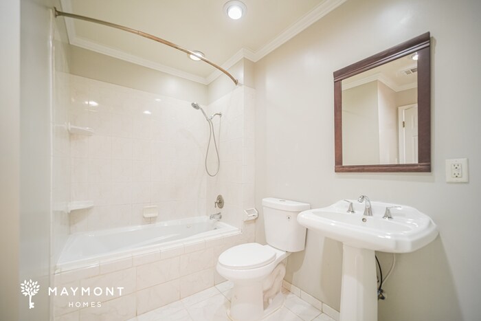 Building Photo - 6197 Castlewood Dr