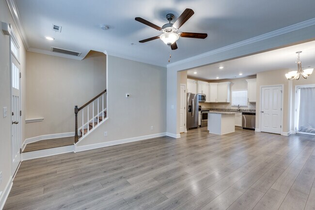 Building Photo - 2029 Serenity St