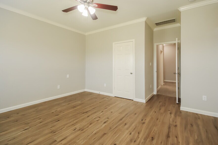 Building Photo - 9010 St Laurent Ln