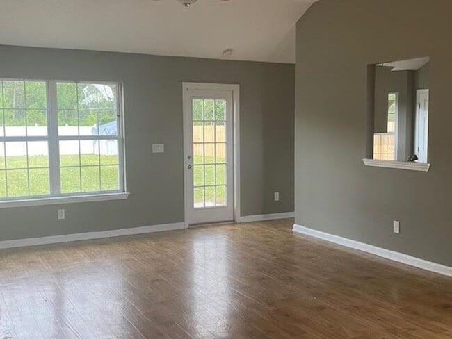 Building Photo - 4 Bed 2 Bath New Fenced in Yard In Kingsla...