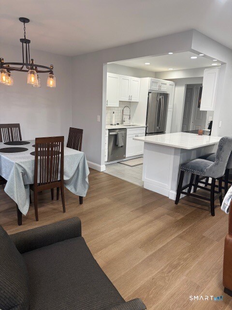 Building Photo - 887 Farmington Ave