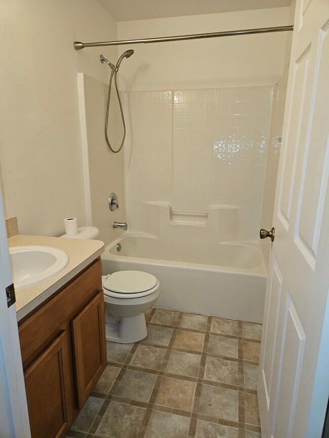 Middle bathroom - 520 Benton Dr