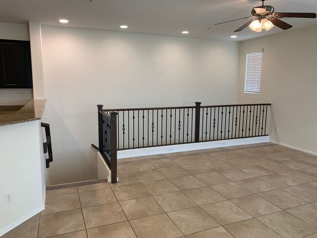 Building Photo - Beautiful 3 bedroom 2 bath condo in Power ...