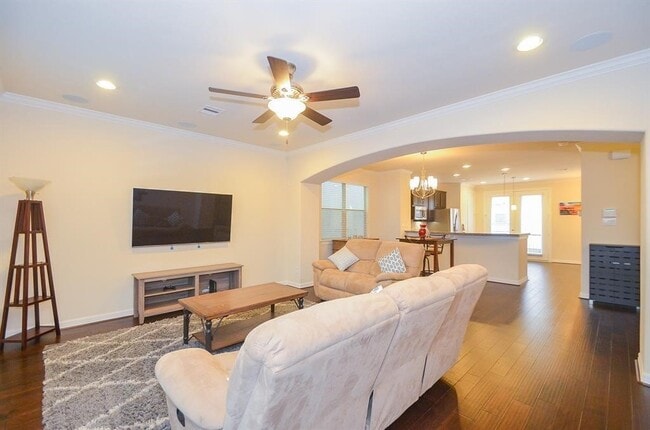 Building Photo - 10014 Spring Shadows Park Cir