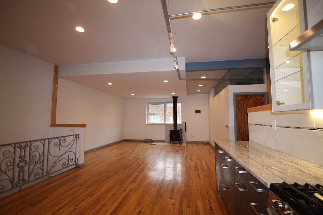 Building Photo - 1164 S Darien St