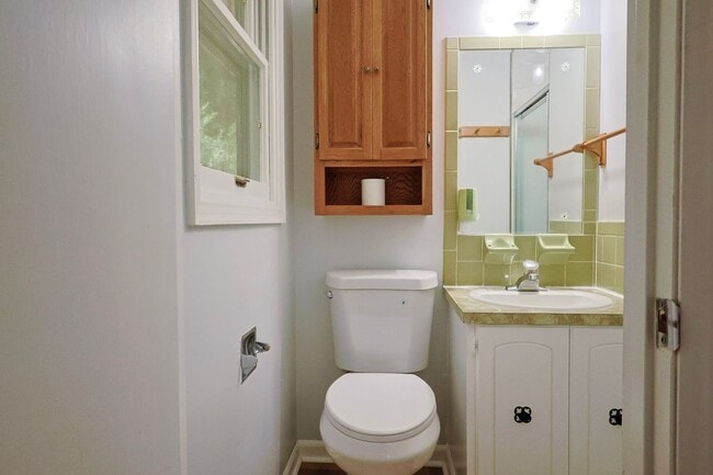 Building Photo - nice renovated 4 Bed 3 Bath