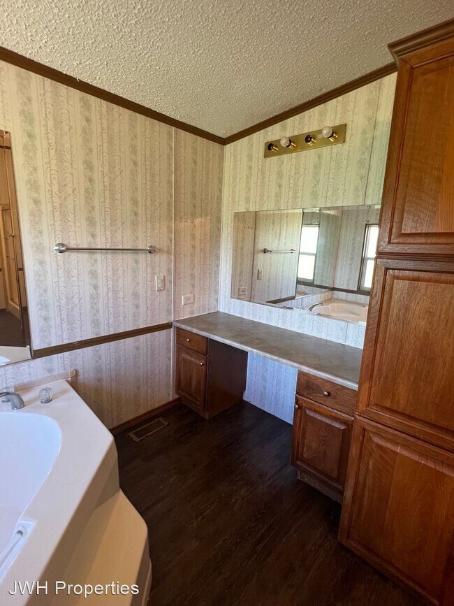 Building Photo - 3 br, 2.5 bath House - 681 Red Chute Lane