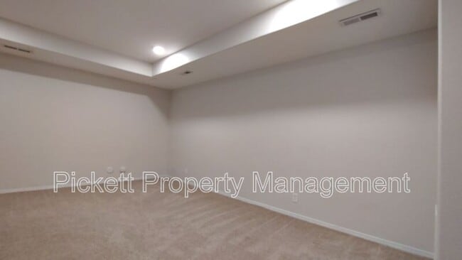 Building Photo - 147 N Wycoff Ave