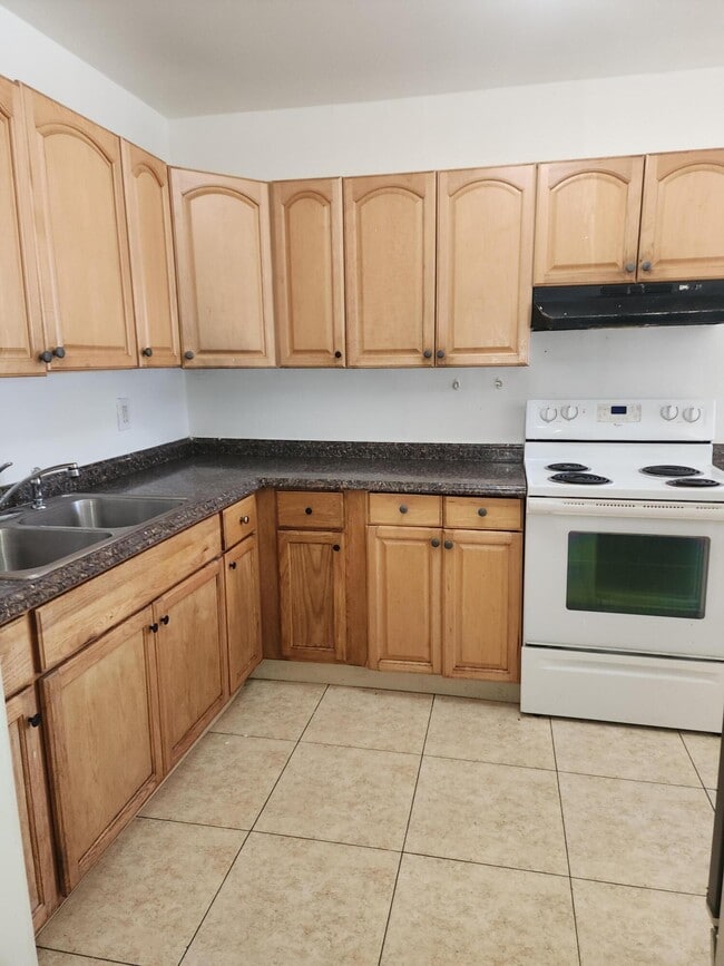 Building Photo - 5999 NW 42nd Ave