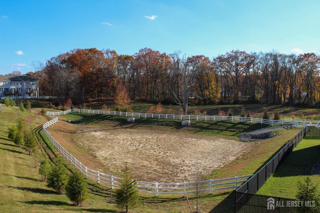 Building Photo - 601 Charleston Dr