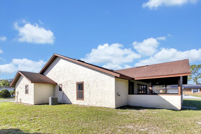 Building Photo - 905 Mendoza Ln