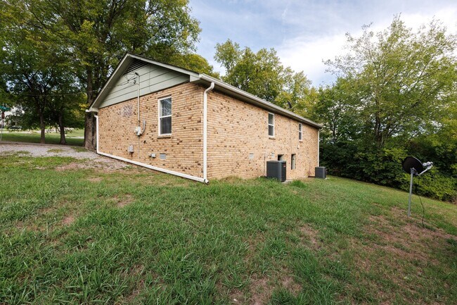 Building Photo - 3223 Alpine Ave