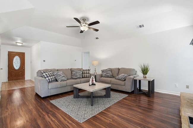 Building Photo - 306 Woodstone Dr