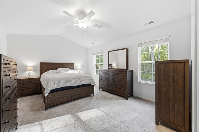 Building Photo - 305 Ruby Baird Dr