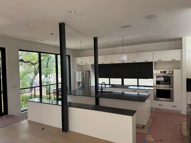 Building Photo - 1603 Chelsea Ln