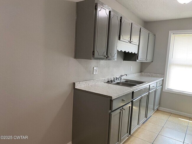 Building Photo - 01208