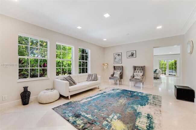 Building Photo - 140 N Hibiscus Dr