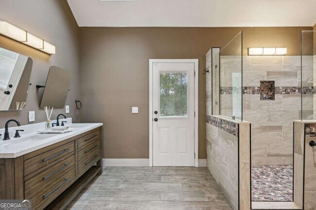 Building Photo - 7379 N Mitchell Ct