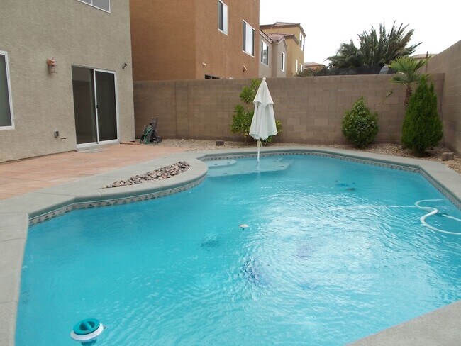 Building Photo - Welcome to your perfect summer retreat!
