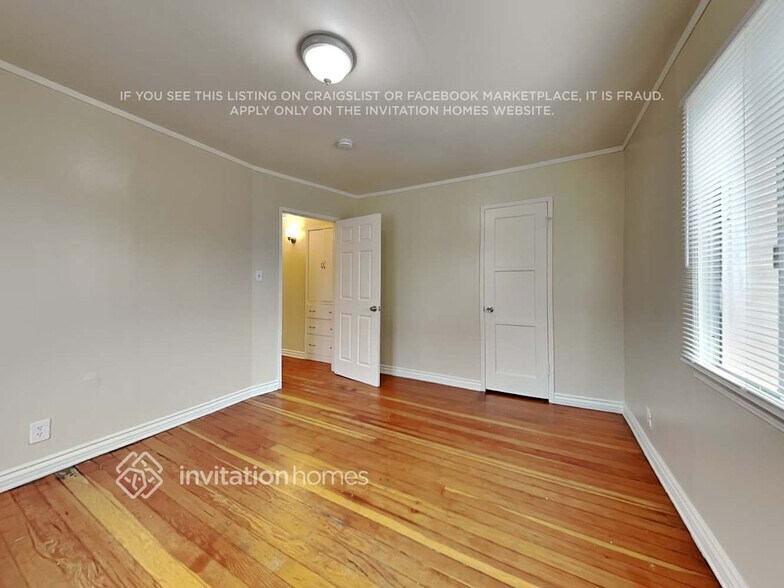 Building Photo - 608 Davis Ave
