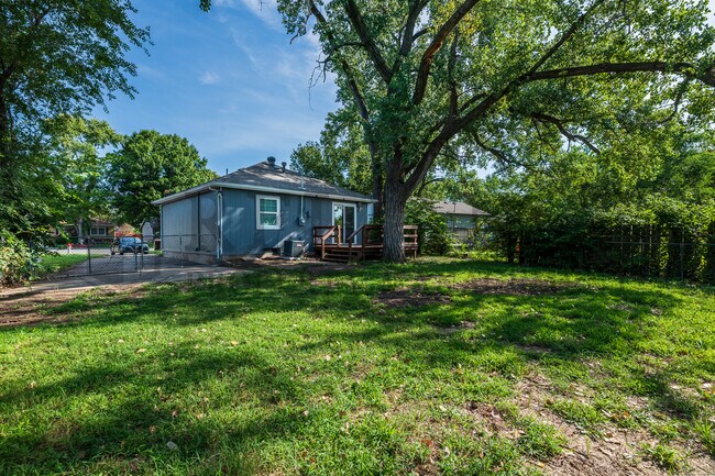 Building Photo - 1739 S Edwards Ct