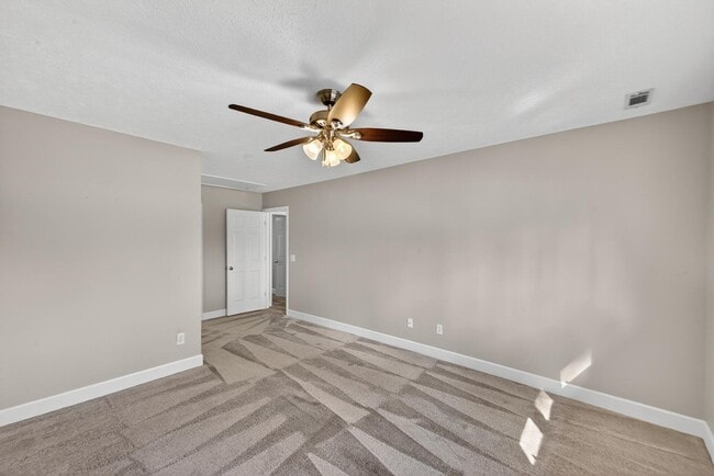 Building Photo - 205 Club Villa Dr W