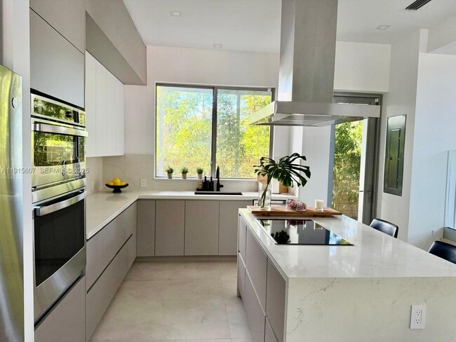 Building Photo - 3604 Day Ave