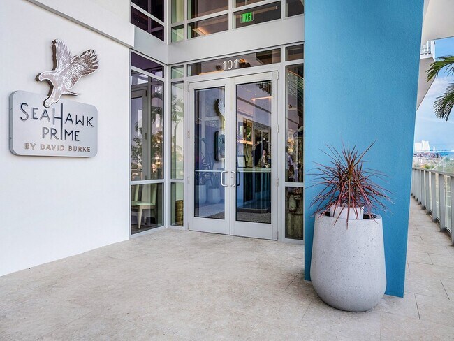 Building Photo - 220 Lake Shore Dr