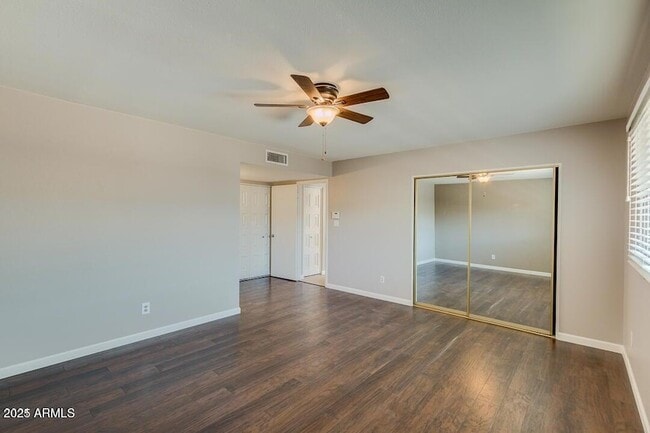 Building Photo - 831 E Stephens Dr