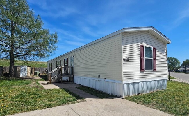 Building Photo - 2320 E MacArthur Rd