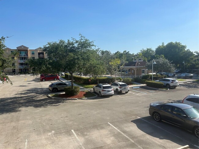 Building Photo - 529 E Sheridan St