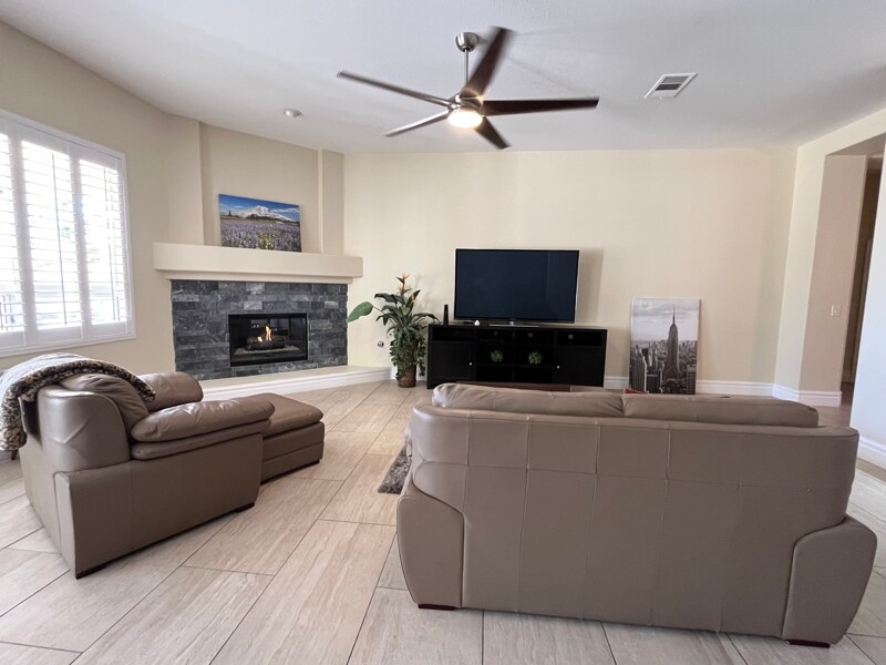 Building Photo - 9499 Castillana Ct