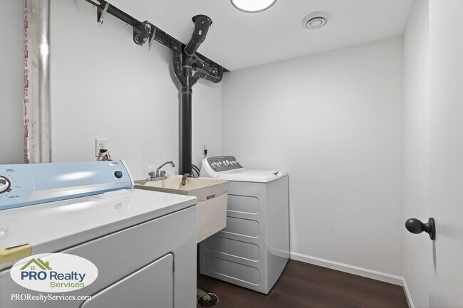 Building Photo - Recently Remodeled 4 Bedroom House