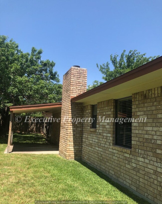 Building Photo - 812 Kelly Cir