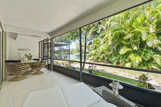 Building Photo - 608 Northshore Dr